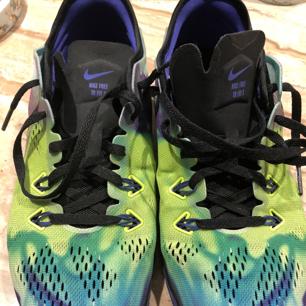 Women’s Nike tennis shoes
